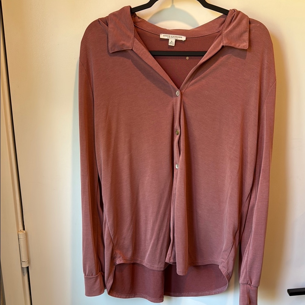 Green Envelope Los Angeles Women's Mauve Button-Up Top